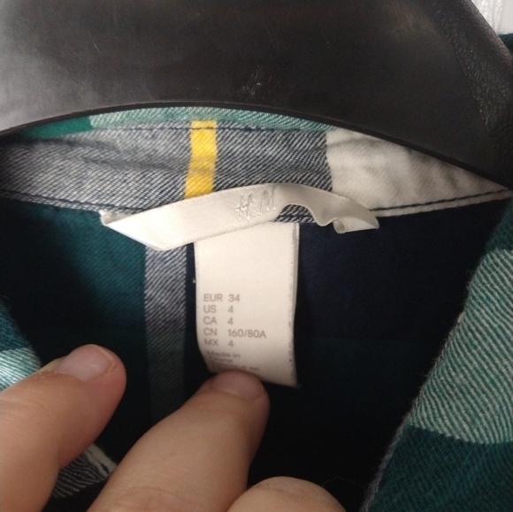 $ H&M green blue yellow white plaid button up collared shirt. Size 4 - Picture 6 of 8